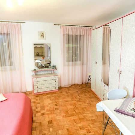 Apartments Pyros ピラン エクステリア 写真