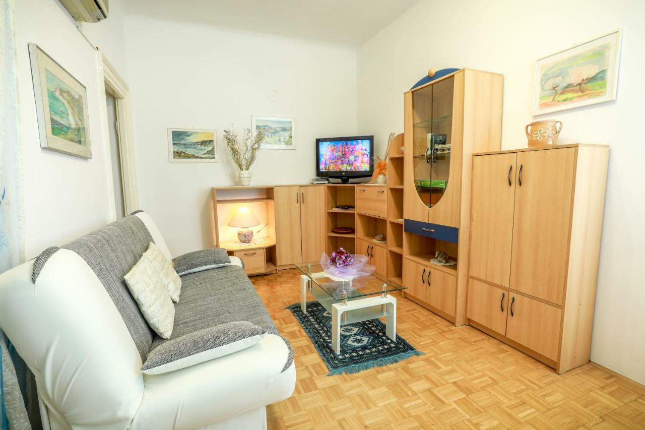 Apartments Pyros ピラン エクステリア 写真
